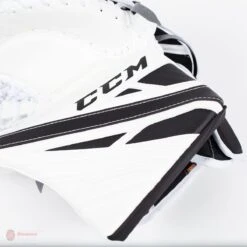 CCM Extreme Flex E4.9 Intermediate Goalie Catcher - Source Exclusive -The Hockey Shop ccm catchers ccm extreme flex e4 9 intermediate goalie catcher source exclusive 5323902353474
