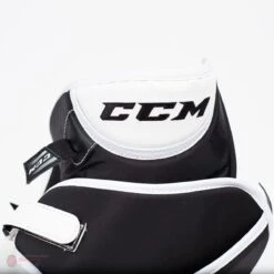 CCM Extreme Flex E4.9 Intermediate Goalie Catcher - Source Exclusive -The Hockey Shop ccm catchers ccm extreme flex e4 9 intermediate goalie catcher source exclusive 5323903139906