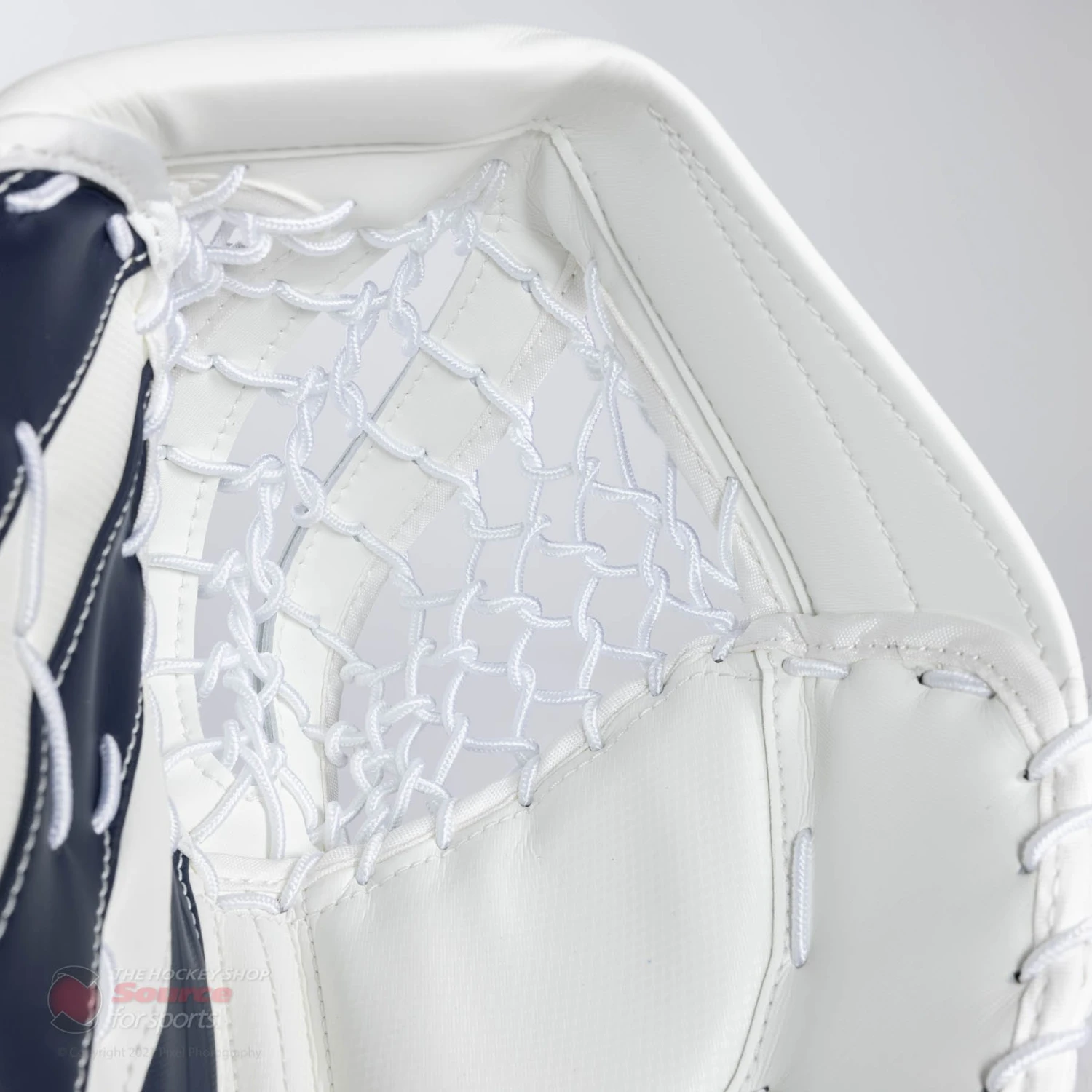 CCM Extreme Flex E5.9 Intermediate Goalie Catcher 6 CCM Extreme Flex E5.9 Intermediate Goalie Catcher - Image 4