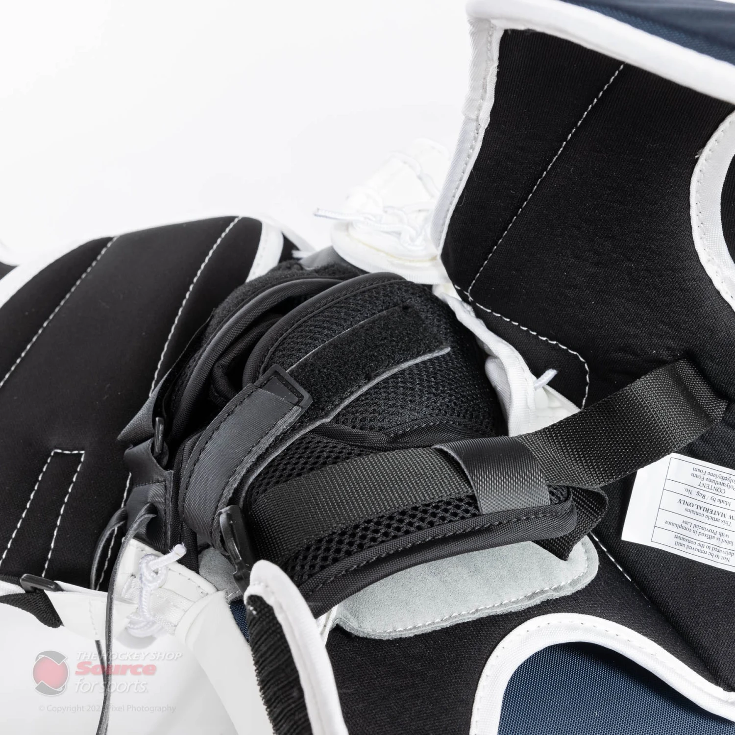 CCM Extreme Flex E5.9 Intermediate Goalie Catcher 15 CCM Extreme Flex E5.9 Intermediate Goalie Catcher - Image 13