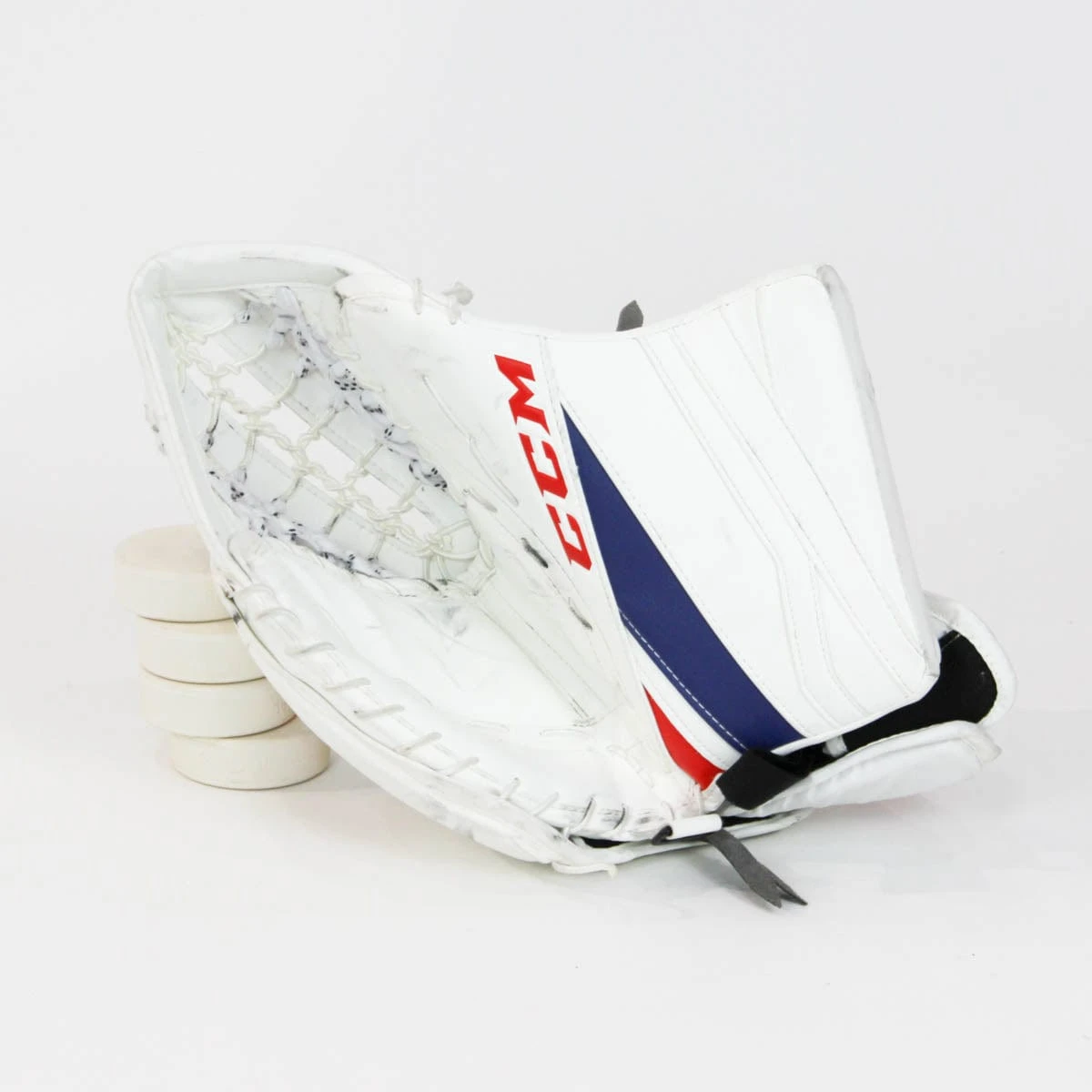 CCM Extreme Flex 3 Pro Intermediate Goalie Catcher - Demo 3 CCM Extreme Flex 3 Pro Intermediate Goalie Catcher - Demo