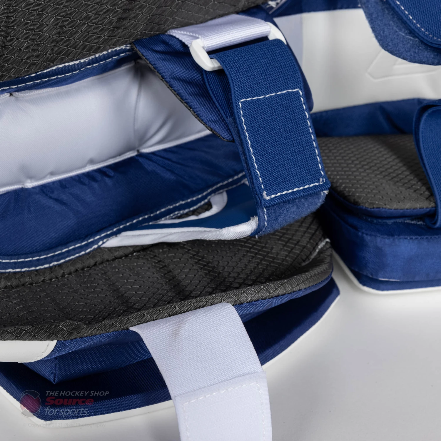 CCM Extreme Flex E5.5 Junior Goalie Leg Pads 17 CCM Extreme Flex E5.5 Junior Goalie Leg Pads - Image 15