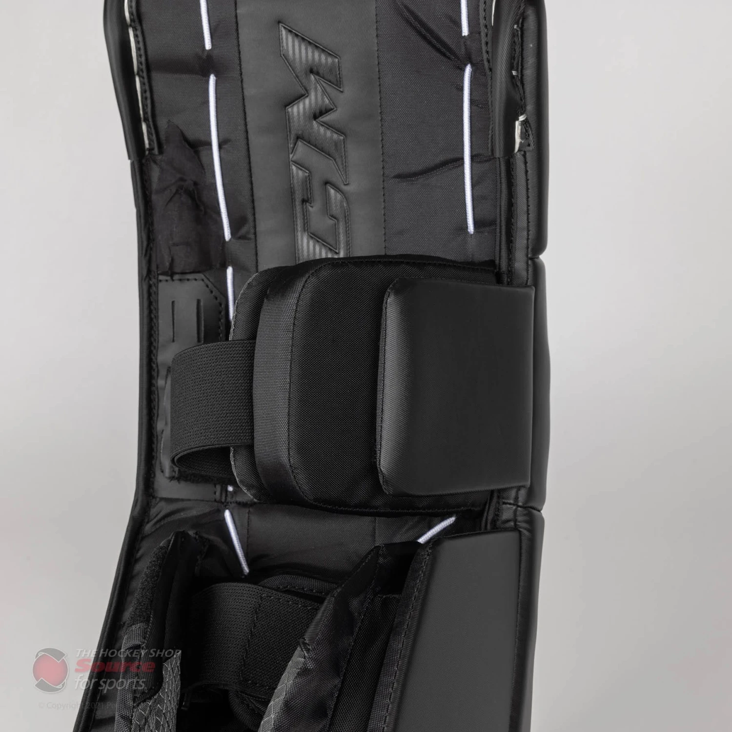 CCM Extreme Flex E5.5 Junior Goalie Leg Pads - Source Exclusive 8 CCM Extreme Flex E5.5 Junior Goalie Leg Pads - Source Exclusive - Image 6