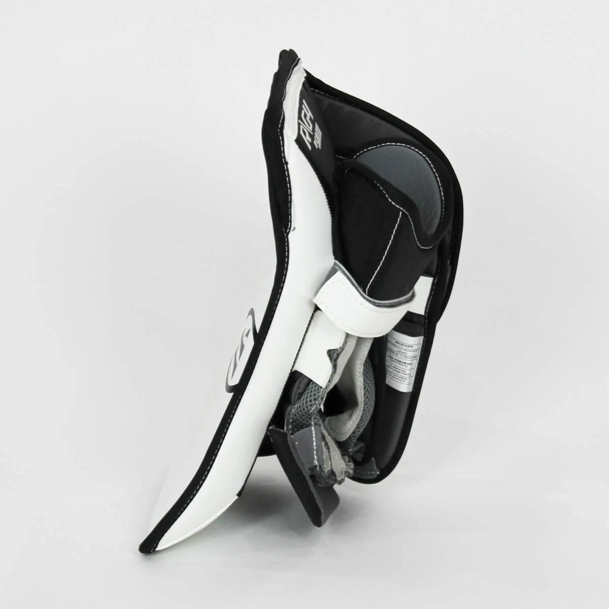 Warrior Ritual G4 Youth Goalie Blocker 4 Warrior Ritual G4 Youth Goalie Blocker - Image 2