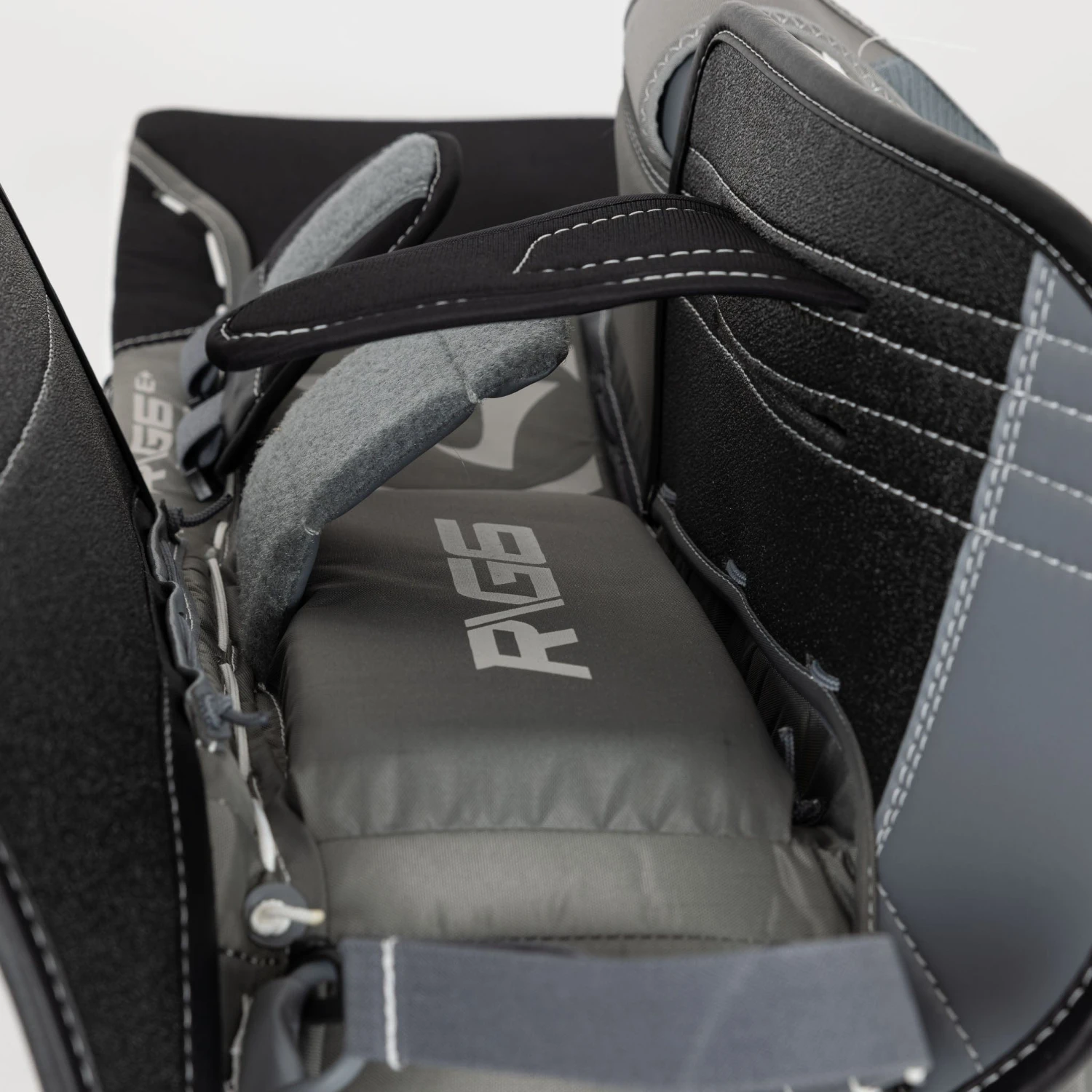 Warrior Ritual G6 E+ Junior Goalie Leg Pads 15 Warrior Ritual G6 E+ Junior Goalie Leg Pads - Image 13